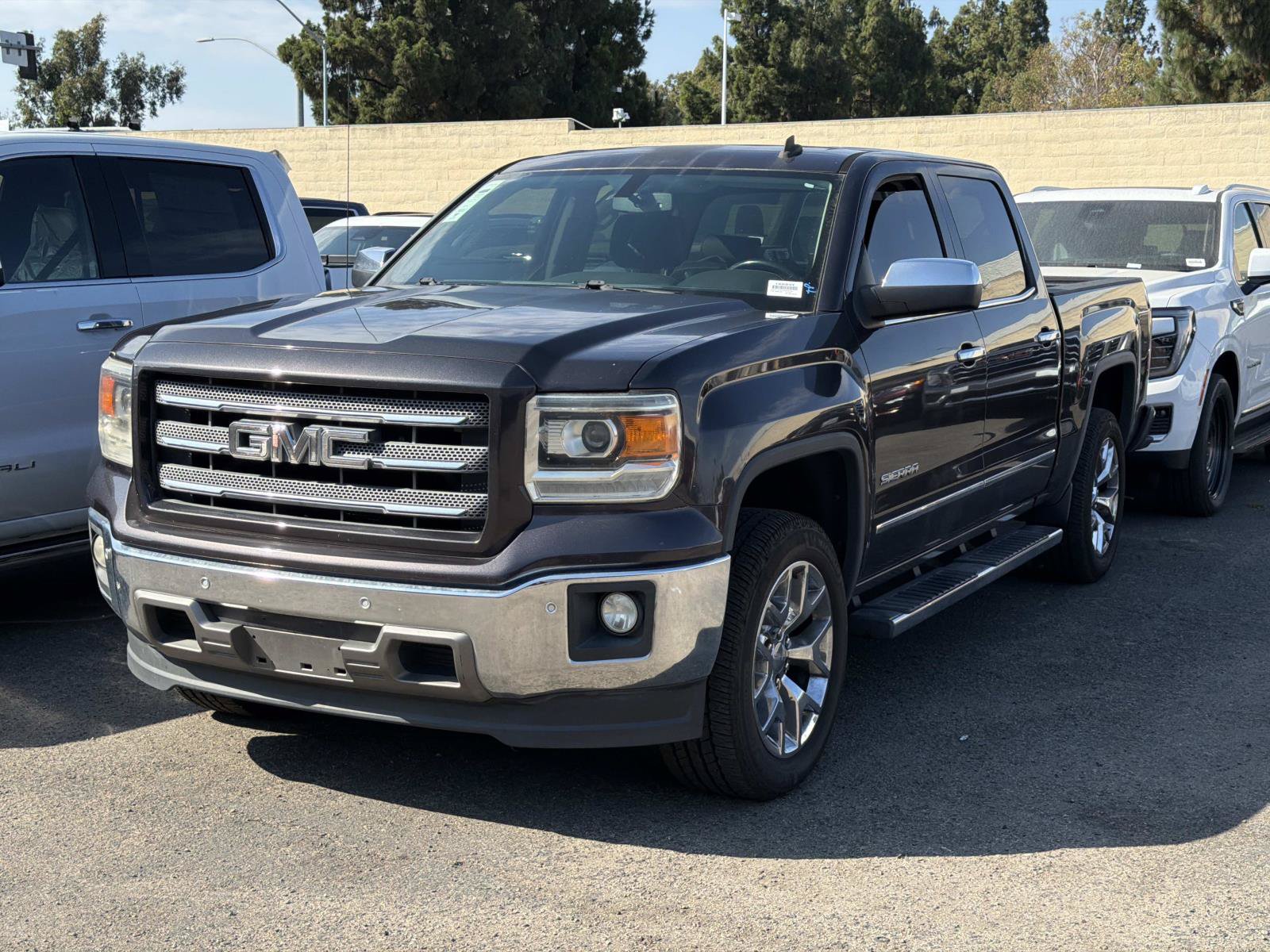 Used 2014 GMC Sierra 1500 SLT w/ SLT Crew Cab Value Package RWD image 3