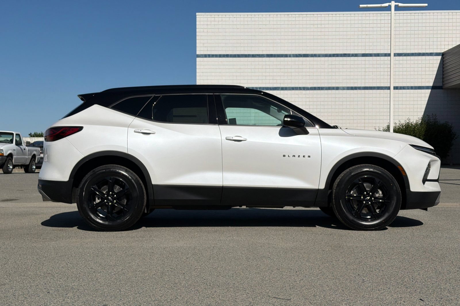 Used 2023 Chevrolet Blazer LT w/ Midnight/Sport Edition FWD image 3