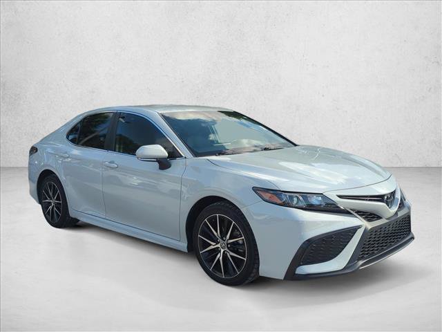 Used 2023 Toyota Camry SE FWD image 3