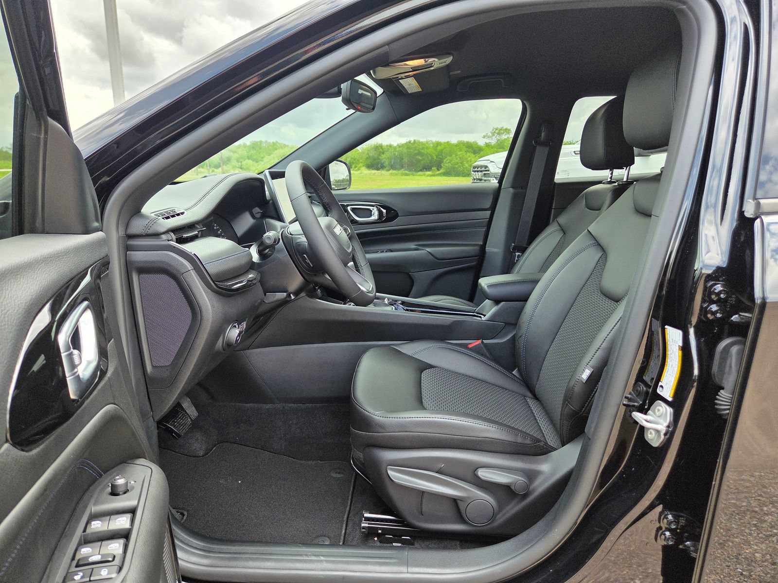 New 2026 Jeep Compass Latitude AWD/4WD image 13