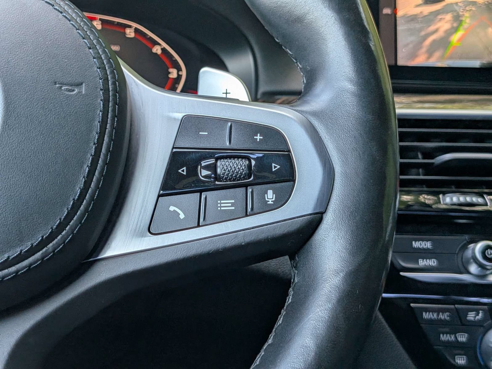 Used 2020 BMW M550i xDrive AWD/4WD image 24