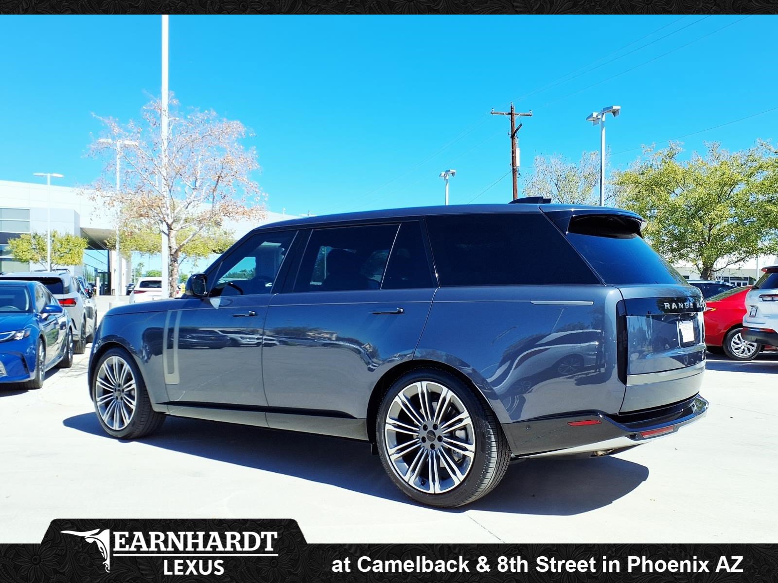 Used 2026 Land Rover Range Rover Long Wheelbase SE AWD/4WD image 3