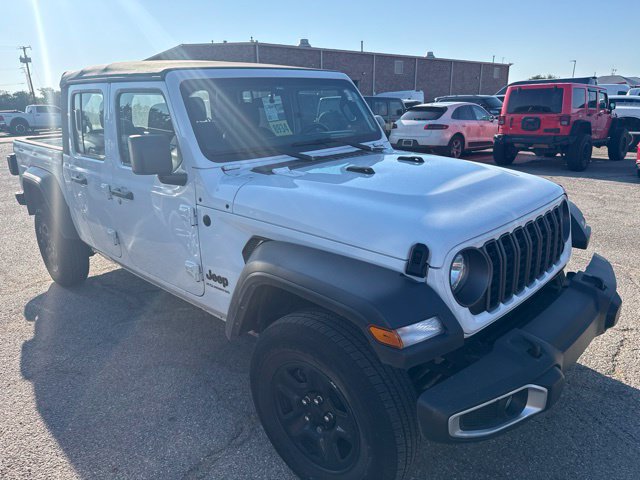 Used 2025 Jeep Gladiator Sport AWD/4WD image 3