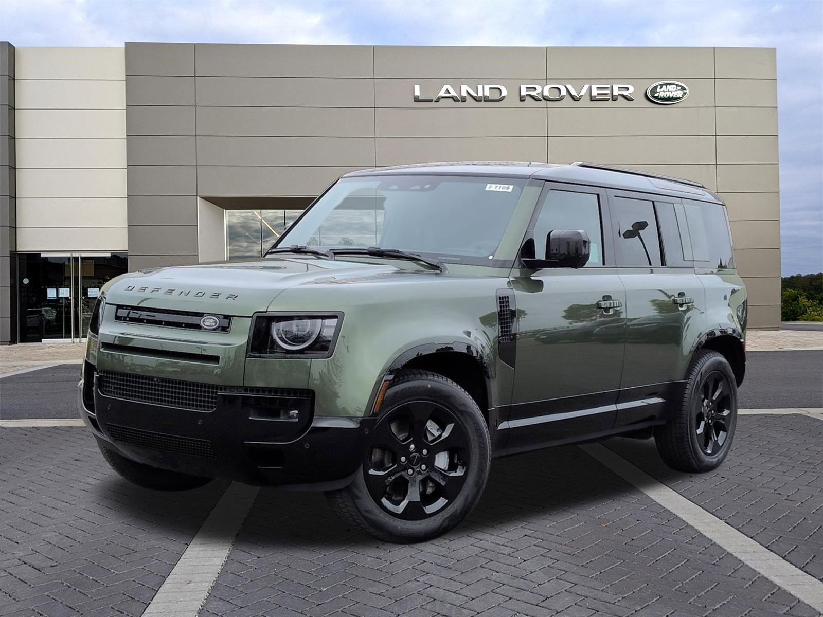New 2026 Land Rover Defender 110 X-Dynamic SE image 1