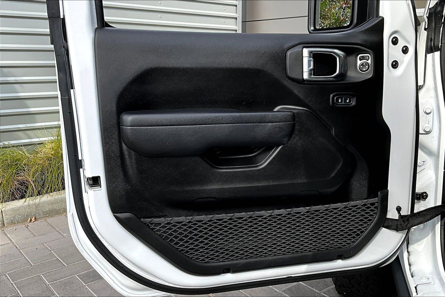 Used 2022 Jeep Wrangler Rubicon w/ Steel Bumper Group image 23