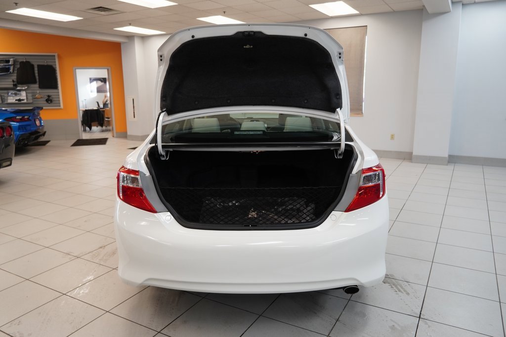 Used 2014 Toyota Camry XLE image 10