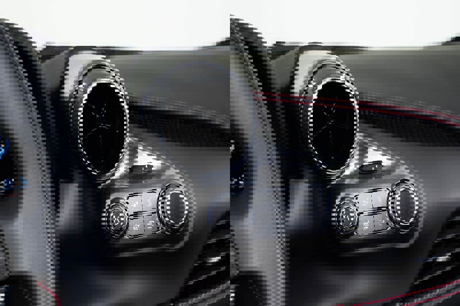 Used 2023 Ferrari F8 Spider image 37