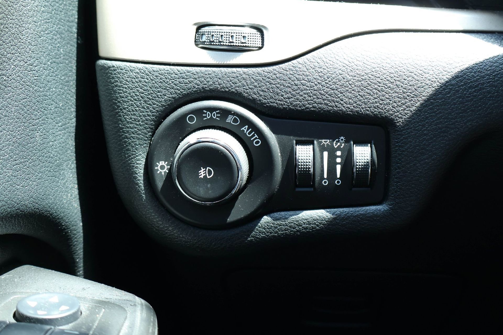 Used 2014 Jeep Cherokee Limited FWD image 27