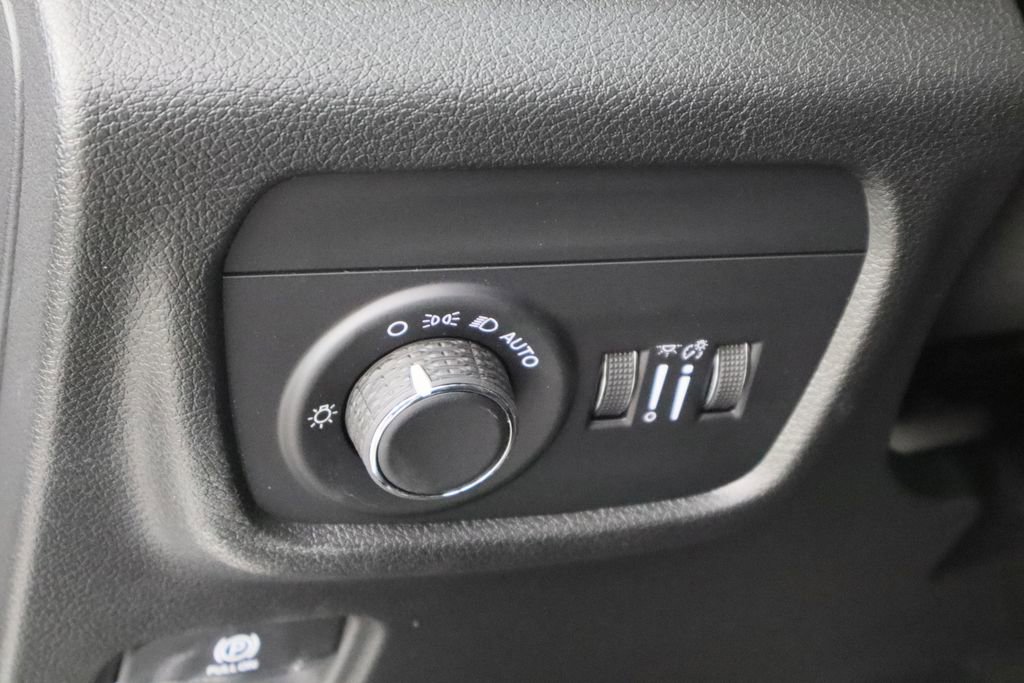 New 2026 Jeep Grand Cherokee Laredo image 23