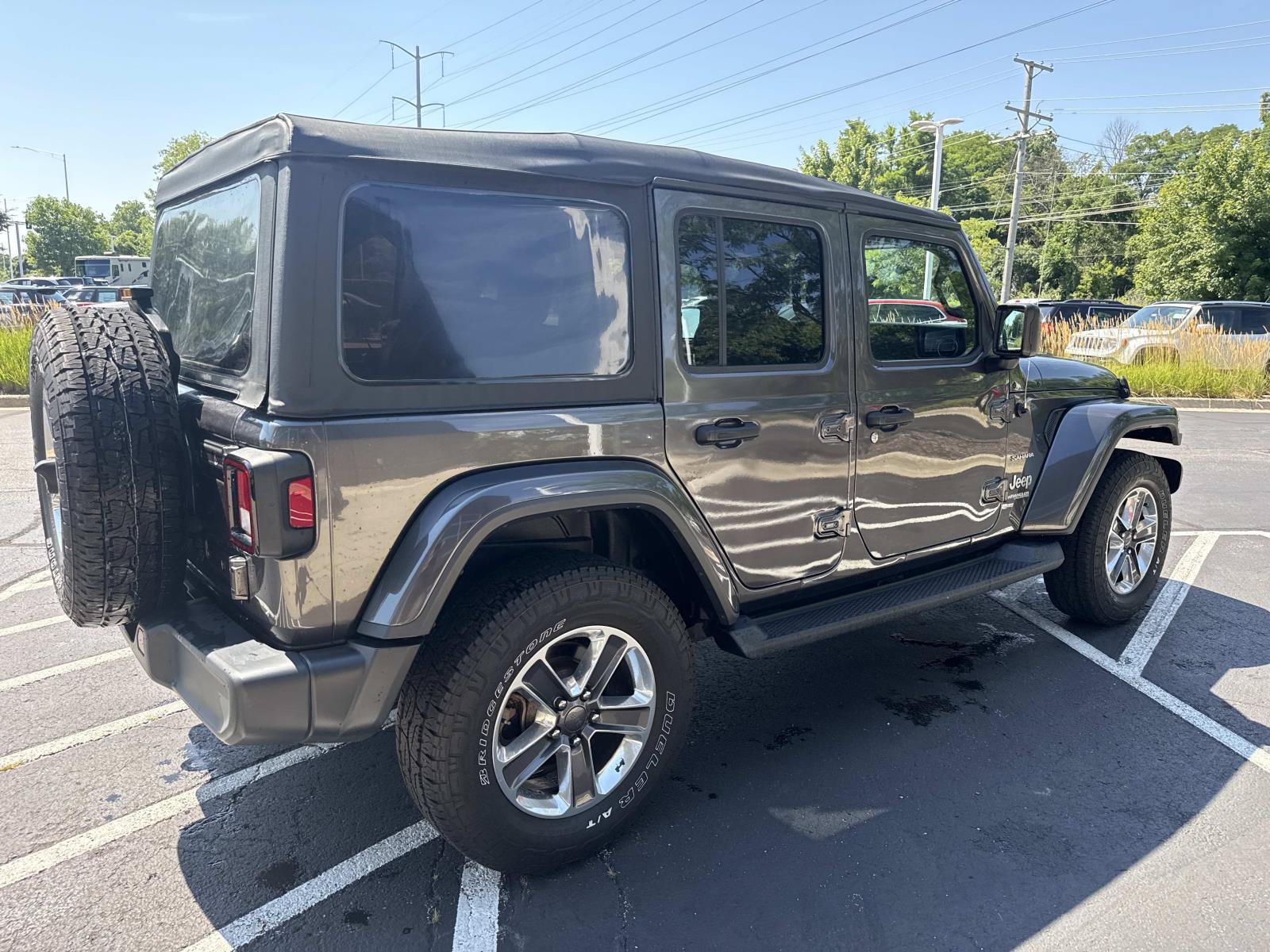 Used 2018 Jeep Wrangler Unlimited Sahara AWD/4WD image 6