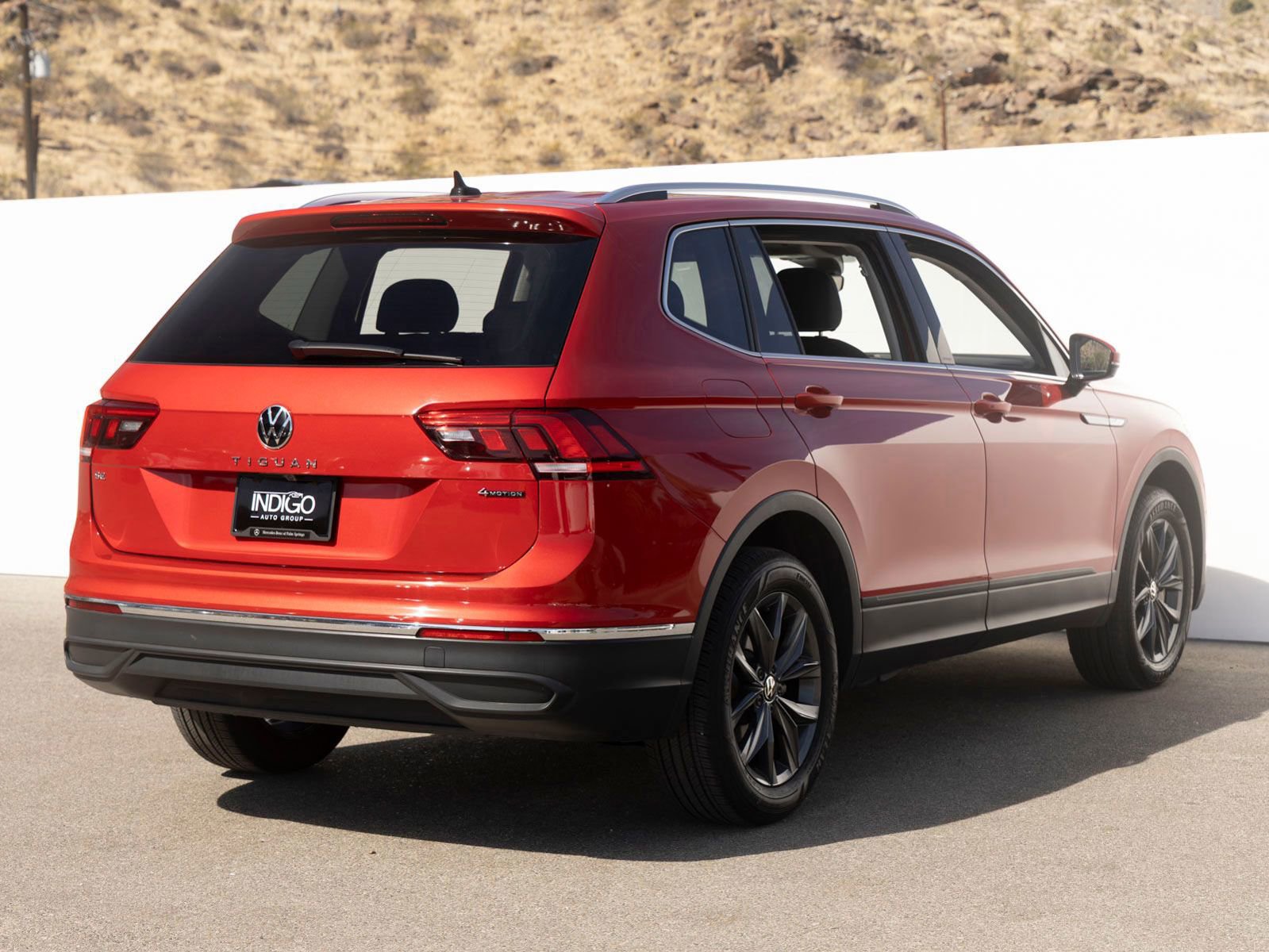 Used 2022 Volkswagen Tiguan SE w/ Panoramic Sunroof Package image 10