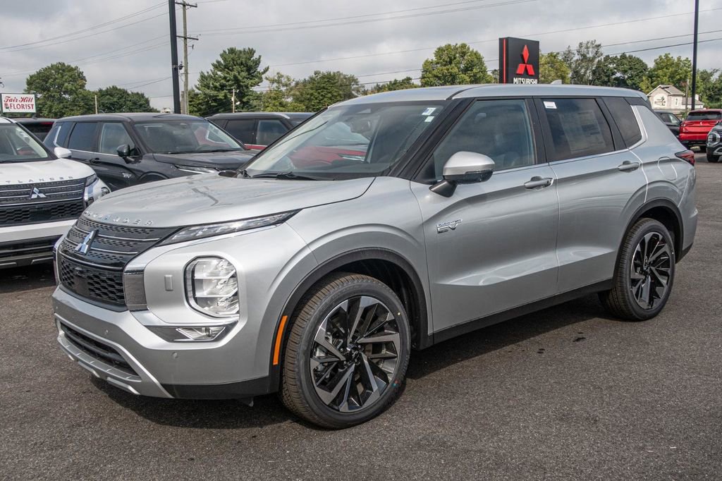 New 2024 Mitsubishi Outlander 4WD Plug-In Hybrid image 4