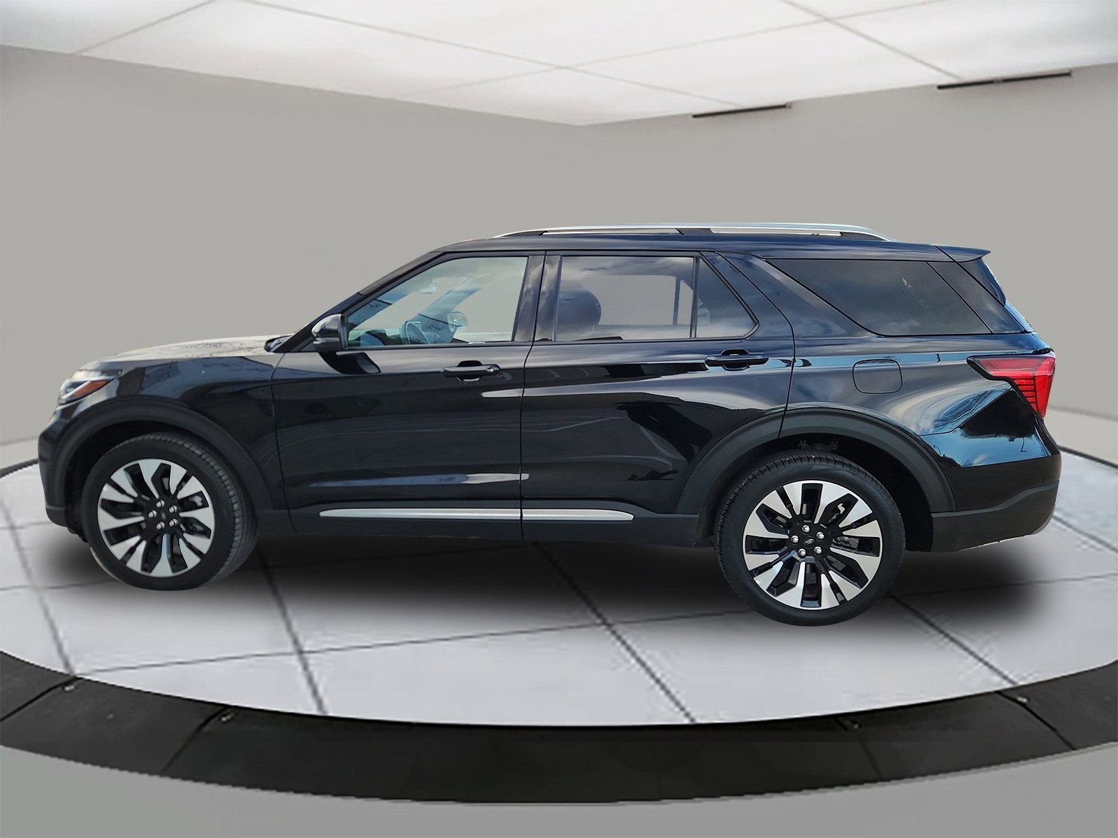 Used 2025 Ford Explorer Platinum w/ LUX Leather Package image 2