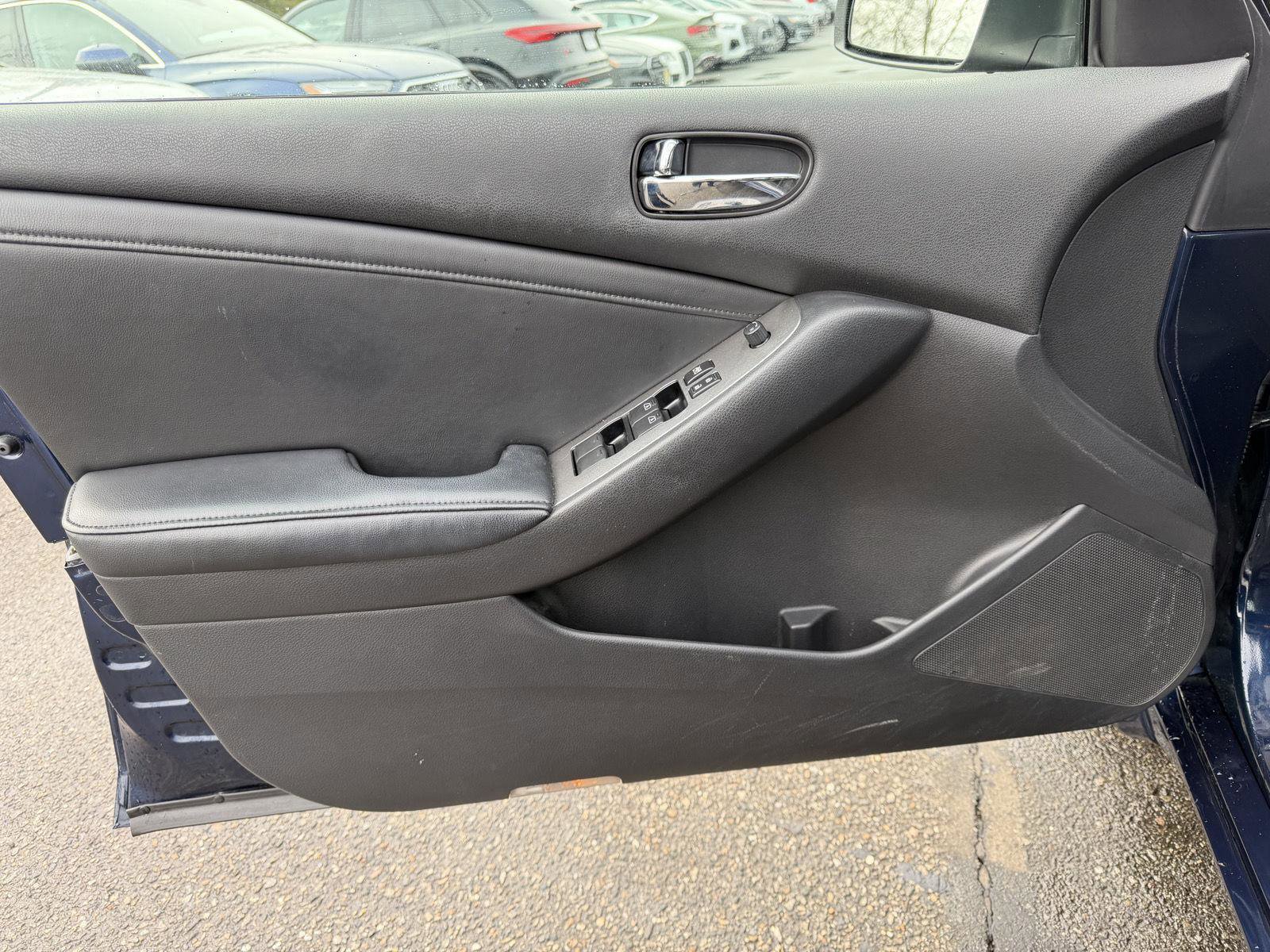 Used 2010 Nissan Altima 2.5 SL w/ SL Pkg image 11