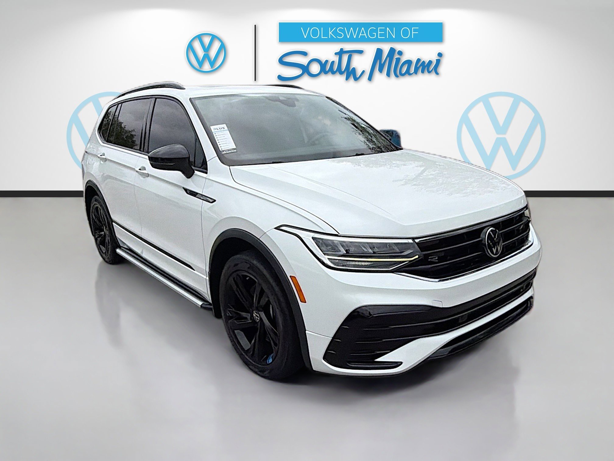 Used 2023 Volkswagen Tiguan SE R-Line image 1