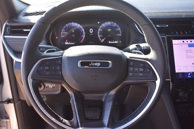 Used 2025 Jeep Grand Cherokee L Limited w/ Luxury Tech Group II AWD/4WD image 23