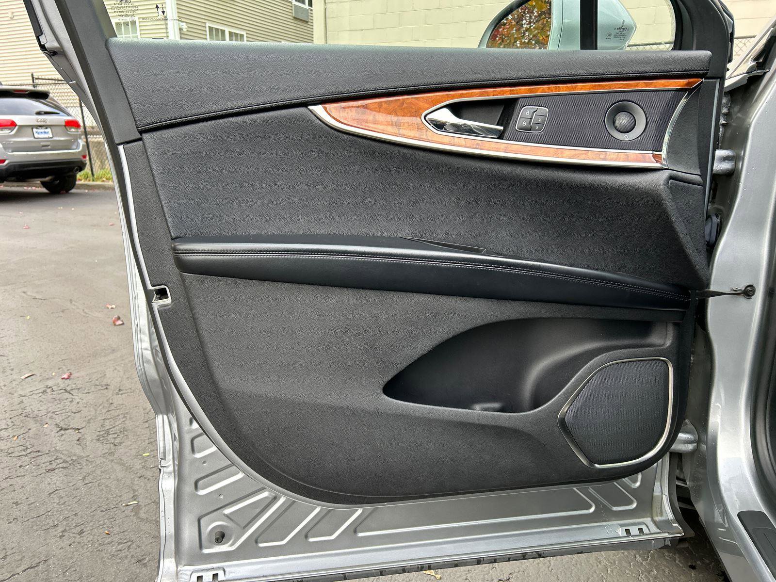 Used 2020 Lincoln Nautilus Reserve w/ Cargo Utility Package image 9