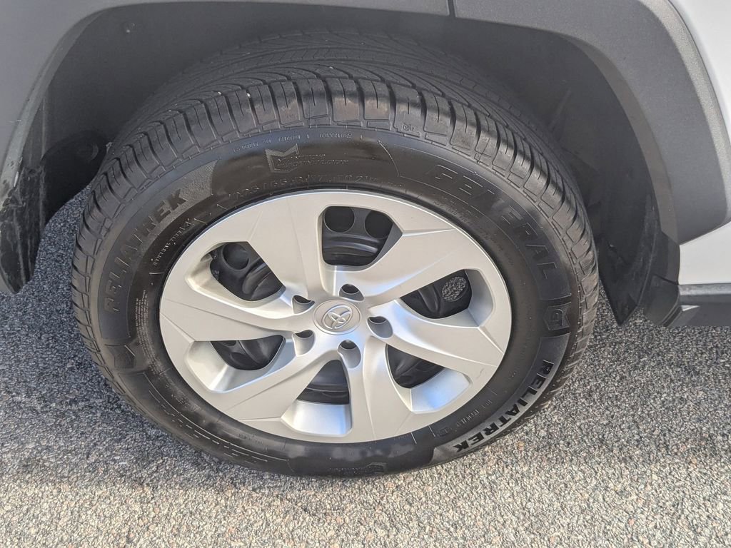 Used 2021 Toyota RAV4 LE image 13