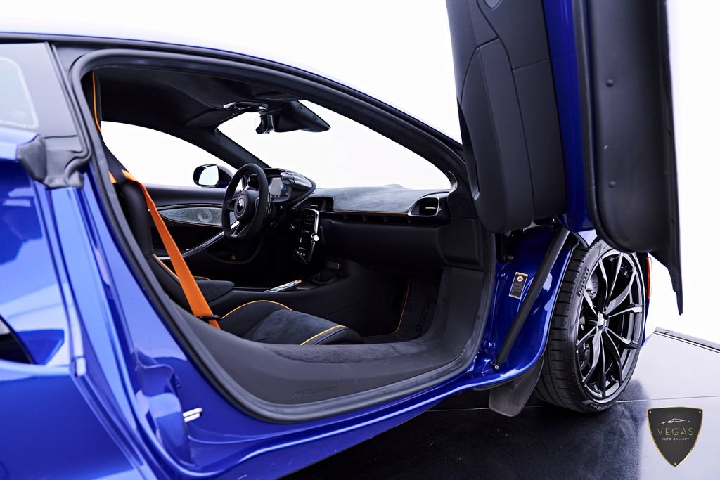 Used 2025 McLaren Artura RWD image 45