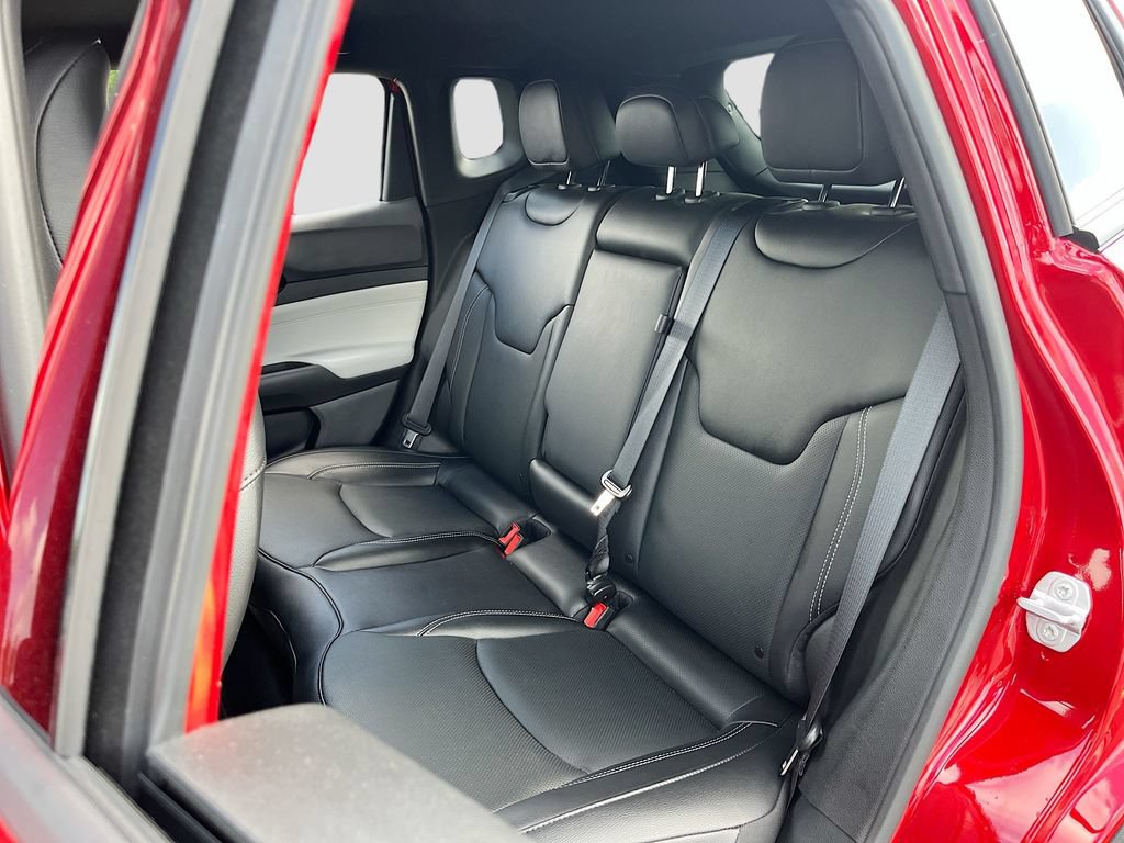 Certified 2025 Jeep Compass Limited w/ Elite Group AWD/4WD image 24