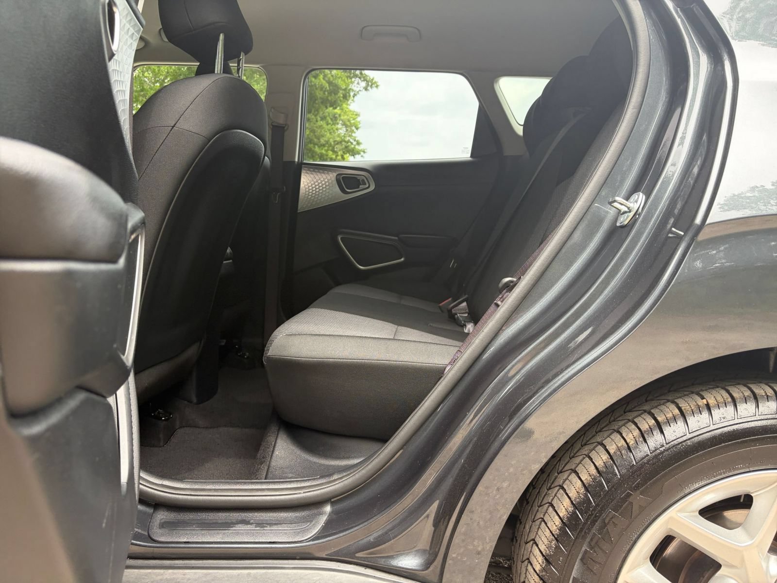 Used 2025 Kia Soul LX w/ LX Technology Package FWD image 23