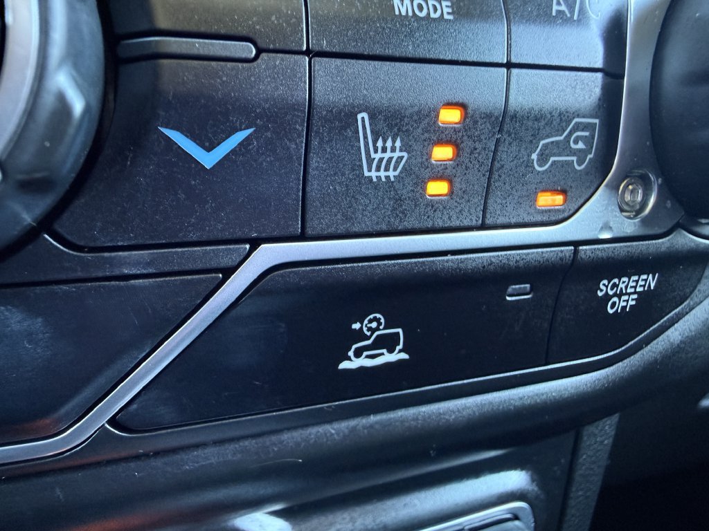 Used 2023 Jeep Wrangler Unlimited Sahara AWD/4WD image 18