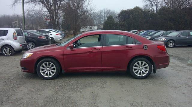 Used 2011 Chrysler 200 Touring image 1