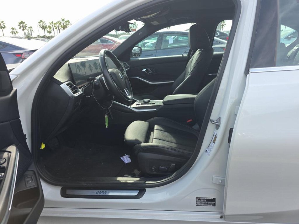 Used 2024 BMW 330i Sedan image 4