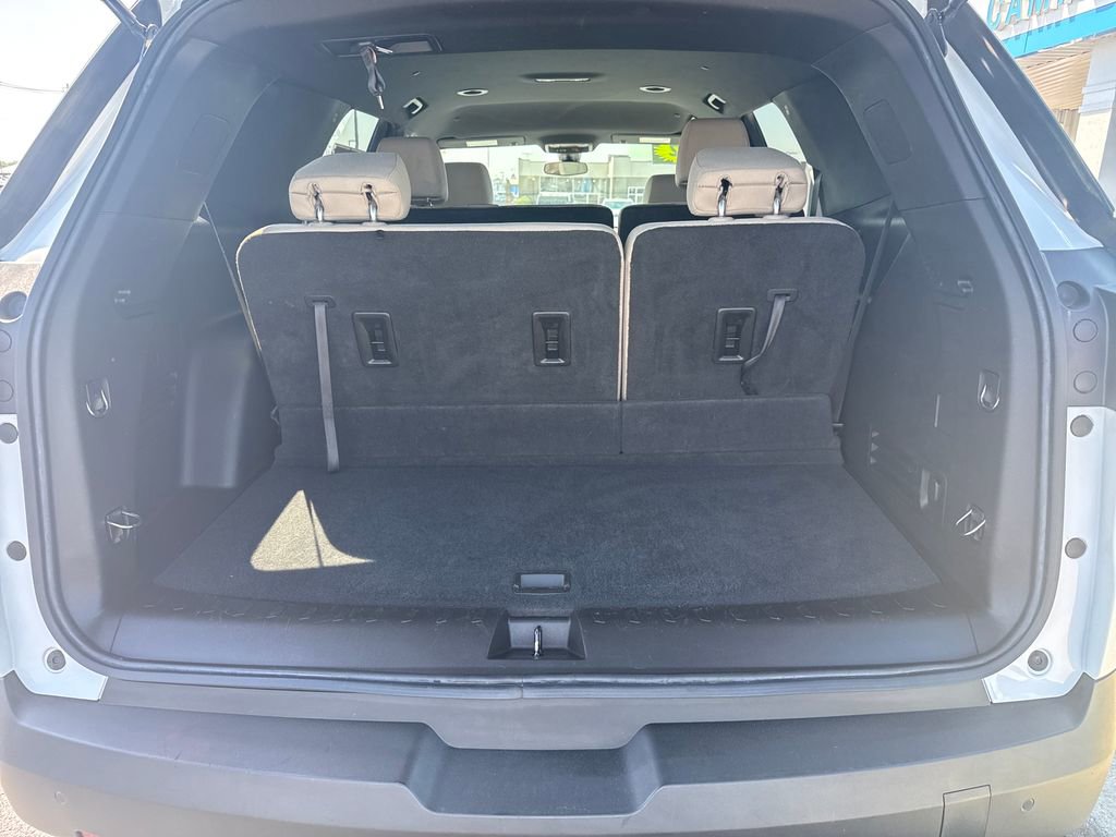 Used 2022 Chevrolet Traverse LS FWD image 25