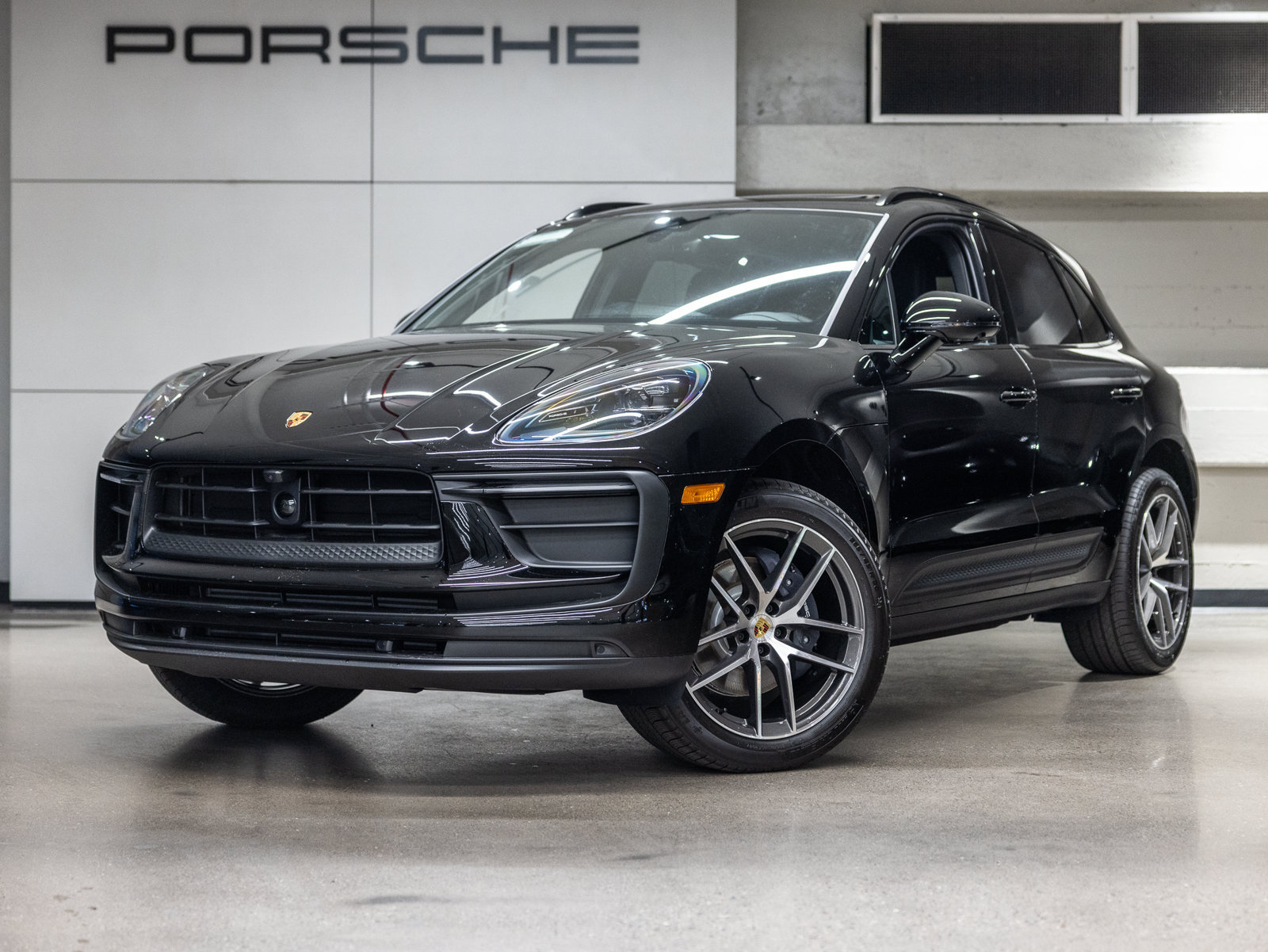 Used 2026 Porsche Macan AWD/4WD image 1