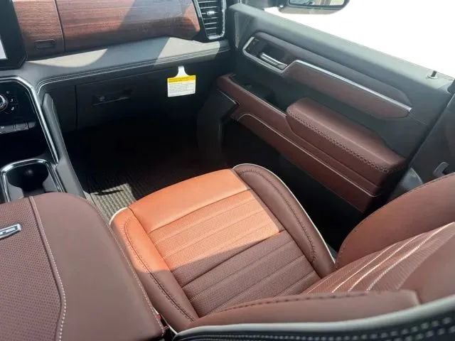 New 2026 GMC Sierra 3500 Denali Ultimate w/ LPO, Black Badging Package AWD/4WD image 21