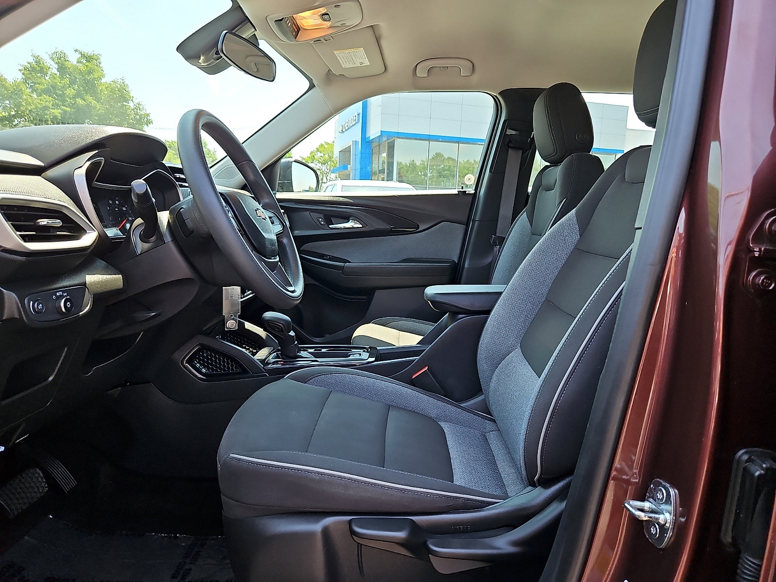 Used 2023 Chevrolet TrailBlazer LS AWD/4WD image 14