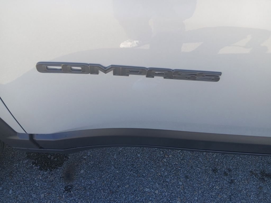 New 2026 Jeep Compass Latitude image 10