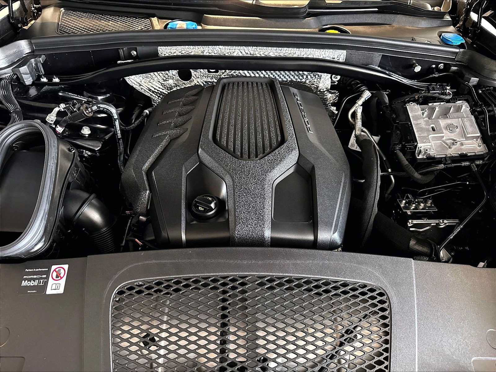 Used 2026 Porsche Macan AWD/4WD image 24