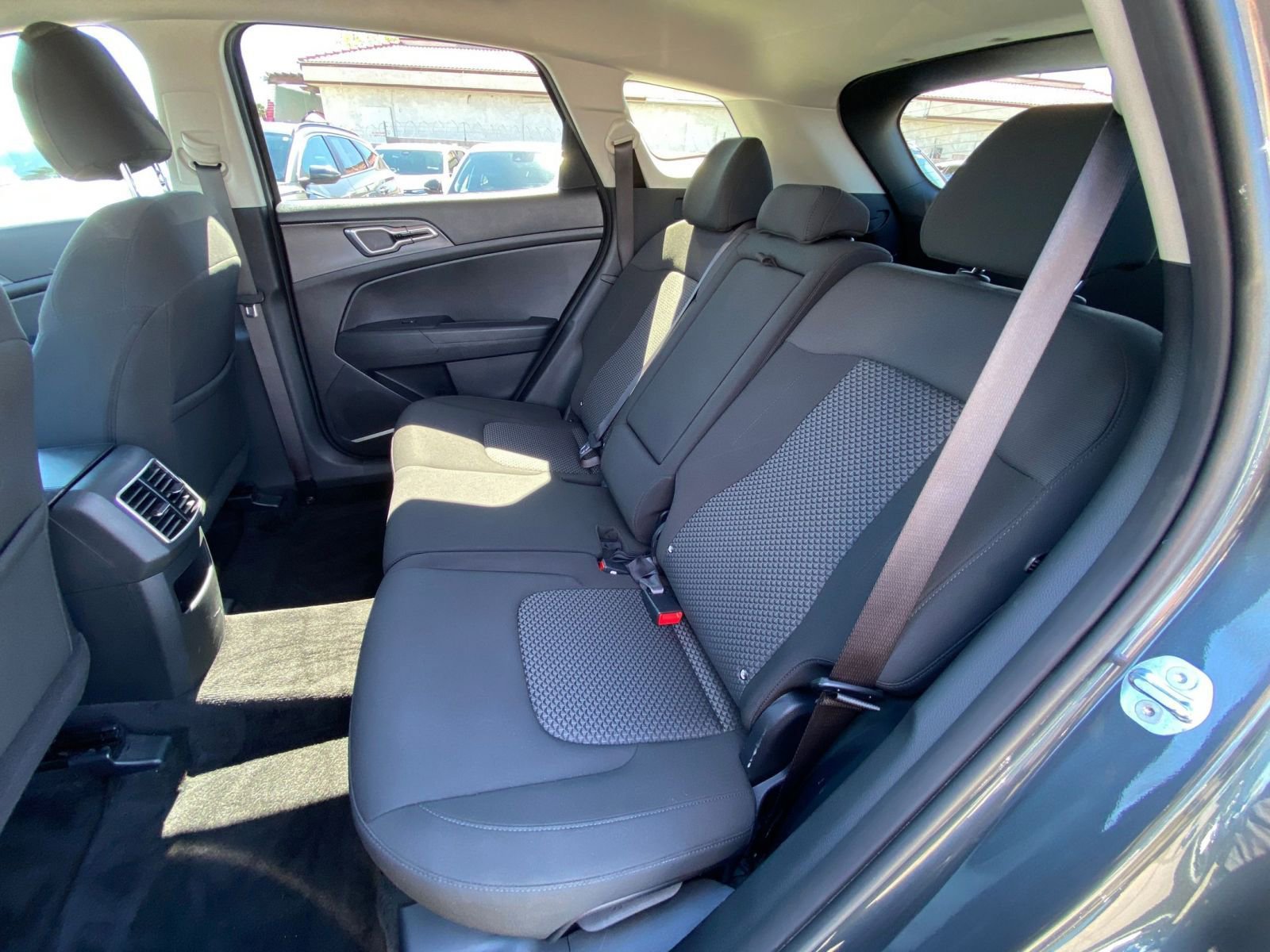 Used 2025 Kia Sportage LX image 37