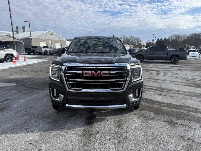 Used 2024 GMC Yukon SLT w/ SLT Premium Package image 2