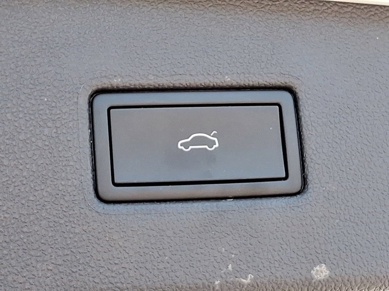 Certified 2023 Volkswagen Tiguan SE FWD image 31