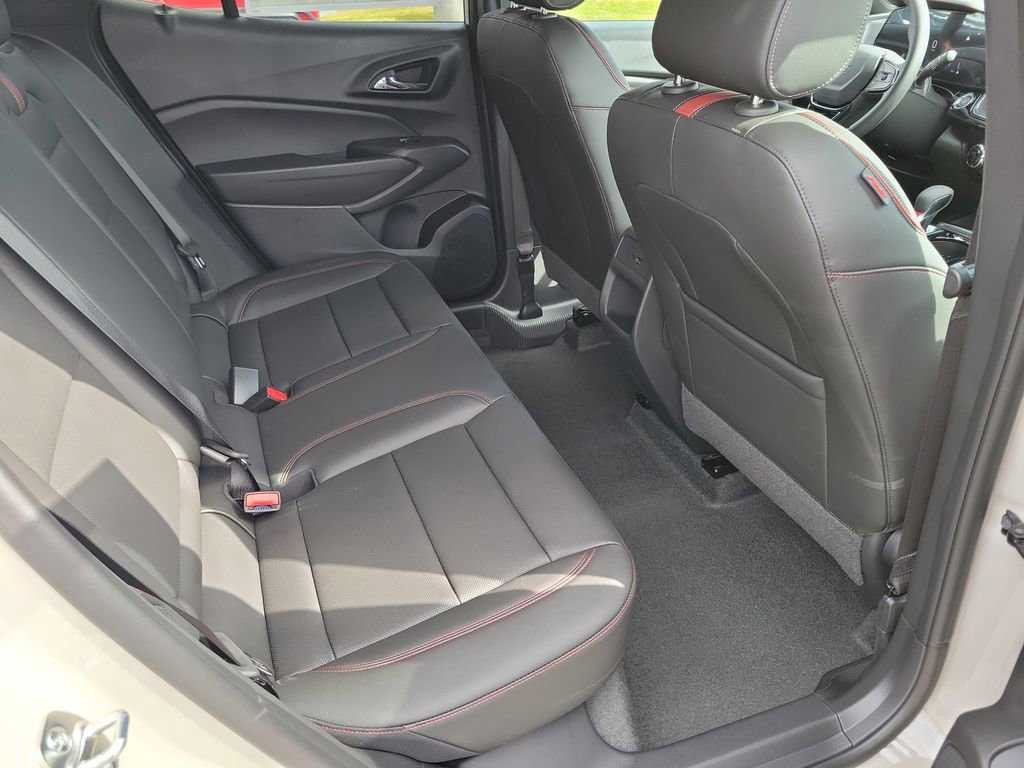 New 2026 Chevrolet Trax RS w/ Sunroof Package FWD image 17