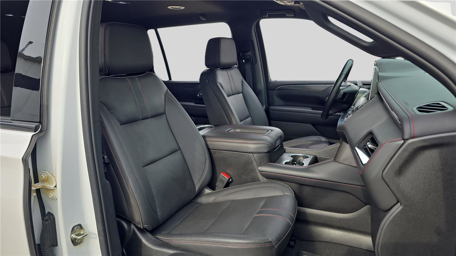 Used 2022 Chevrolet Suburban RST w/ Luxury Package AWD/4WD image 14