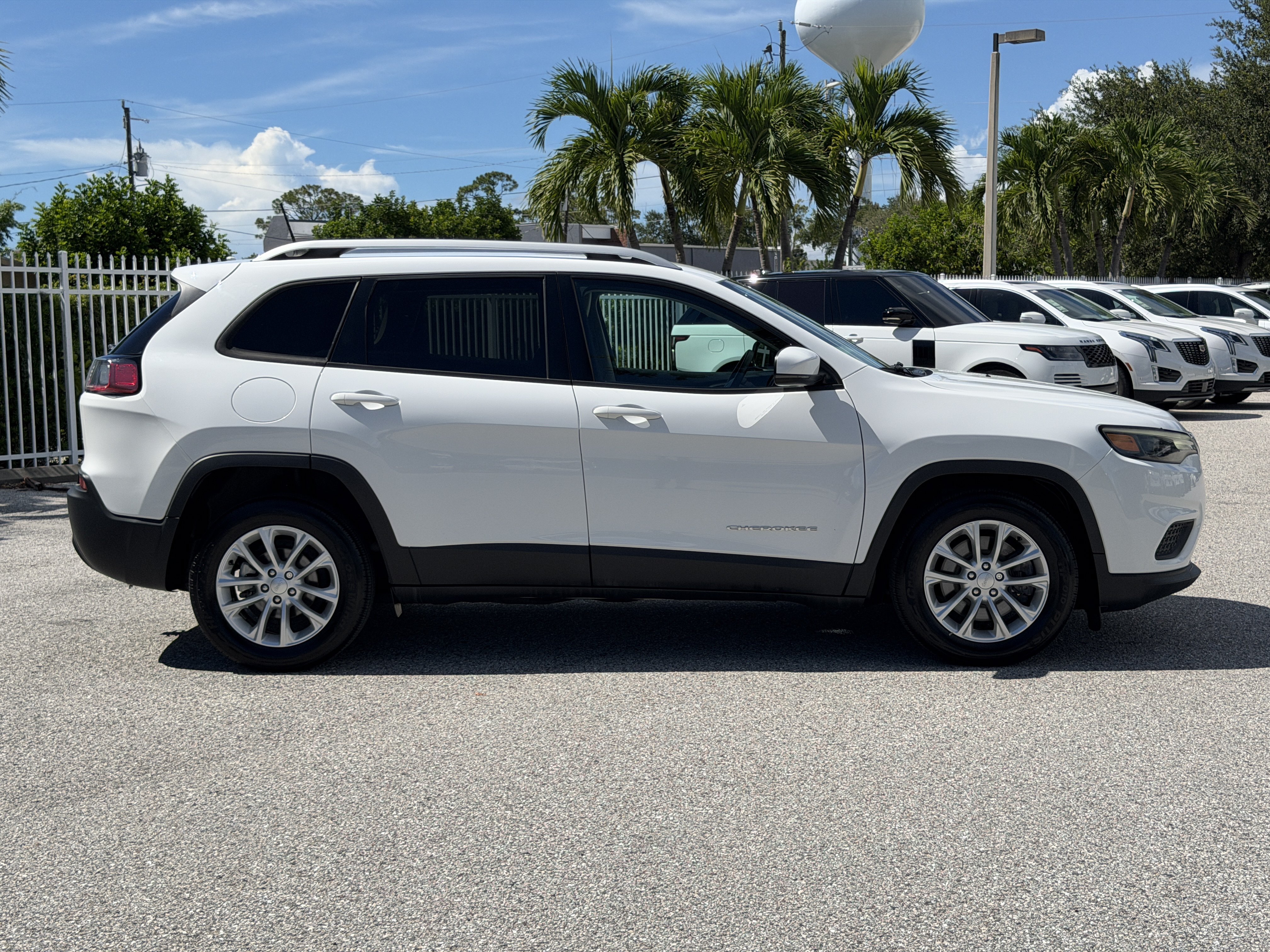 Used 2020 Jeep Cherokee Latitude FWD image 8