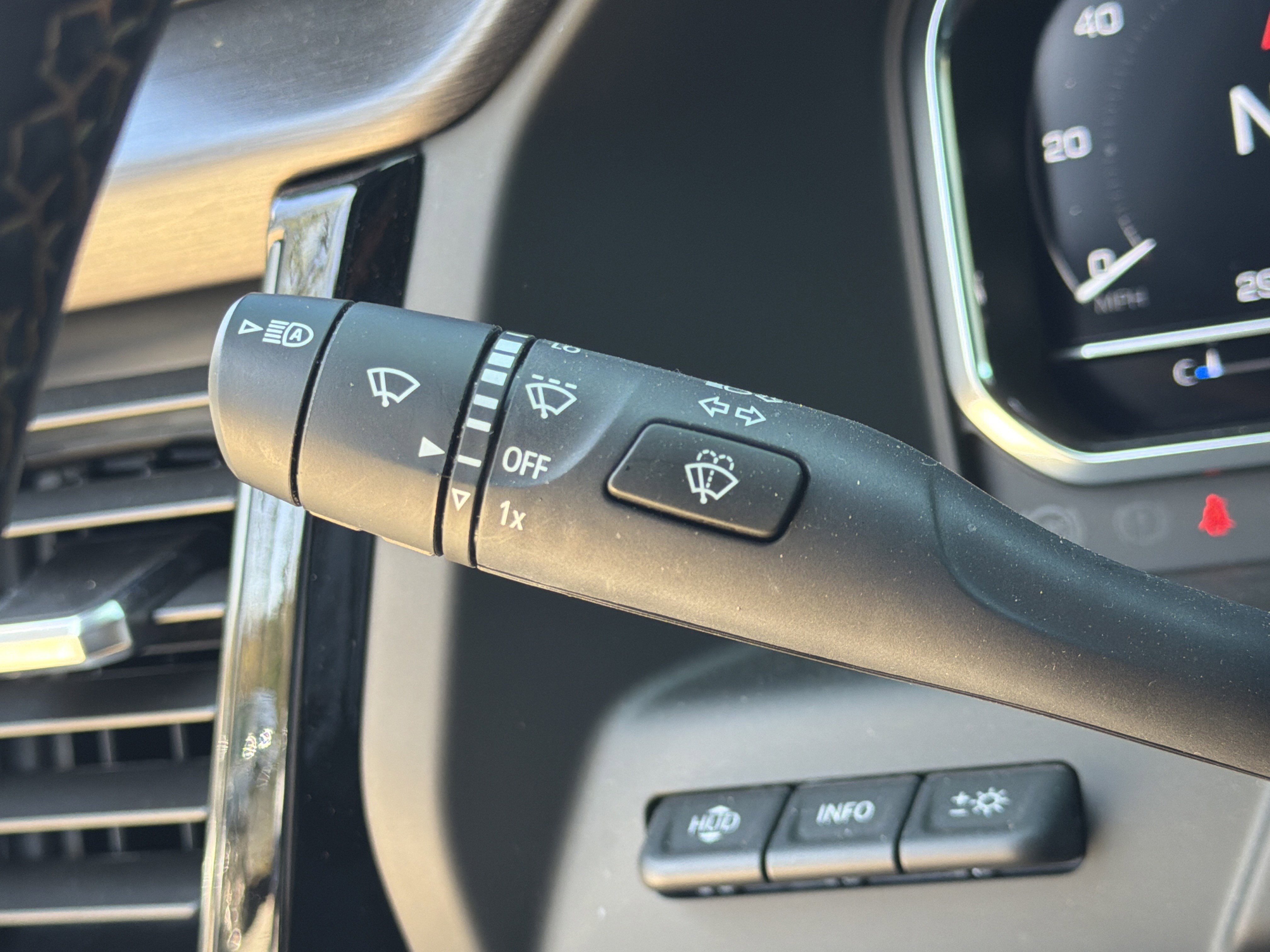 Used 2025 GMC Sierra 2500 AT4 w/ AT4 Premium Plus Package image 14