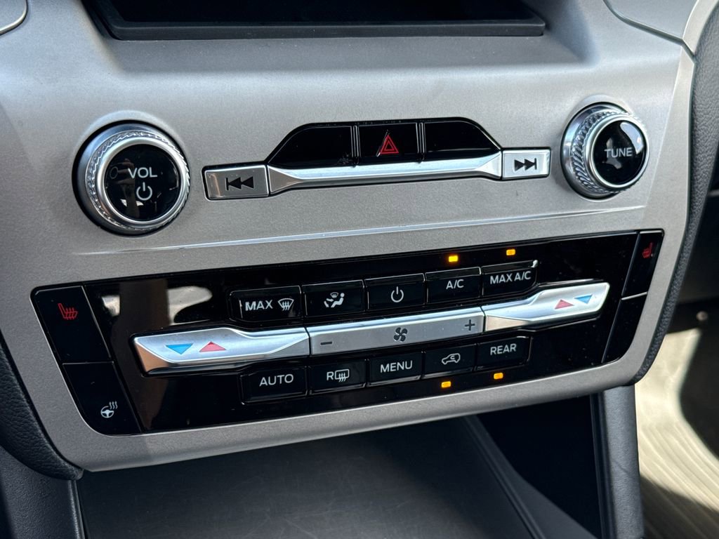 Certified 2022 Ford Explorer XLT w/ Equipment Group 202A AWD/4WD image 21