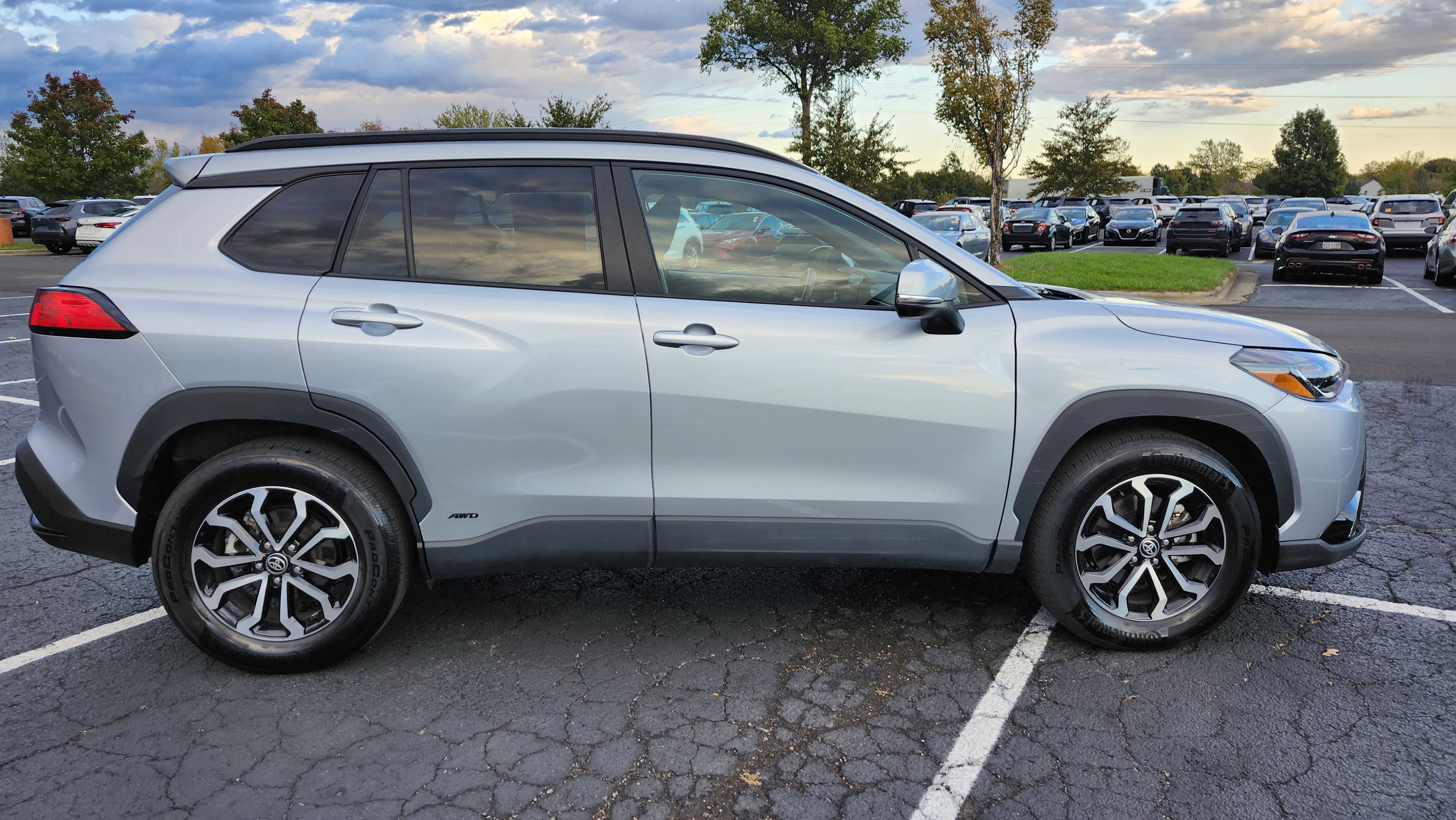 Used 2023 Toyota Corolla Cross SE image 11