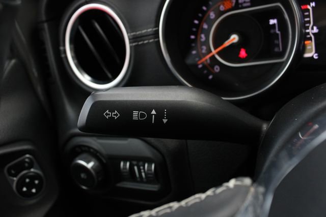 Used 2018 Jeep Wrangler Unlimited Sahara AWD/4WD image 9