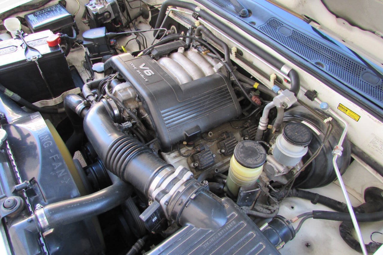 Used 1999 Isuzu Rodeo LS RWD image 18