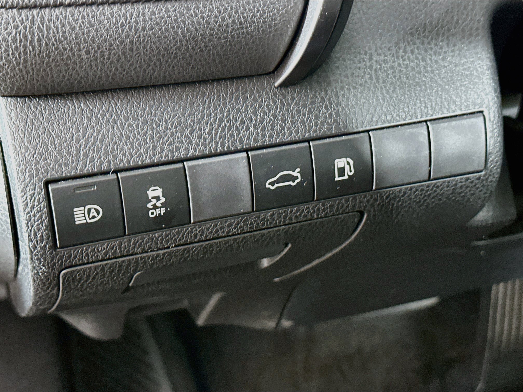 Used 2018 Toyota Camry XLE FWD image 17