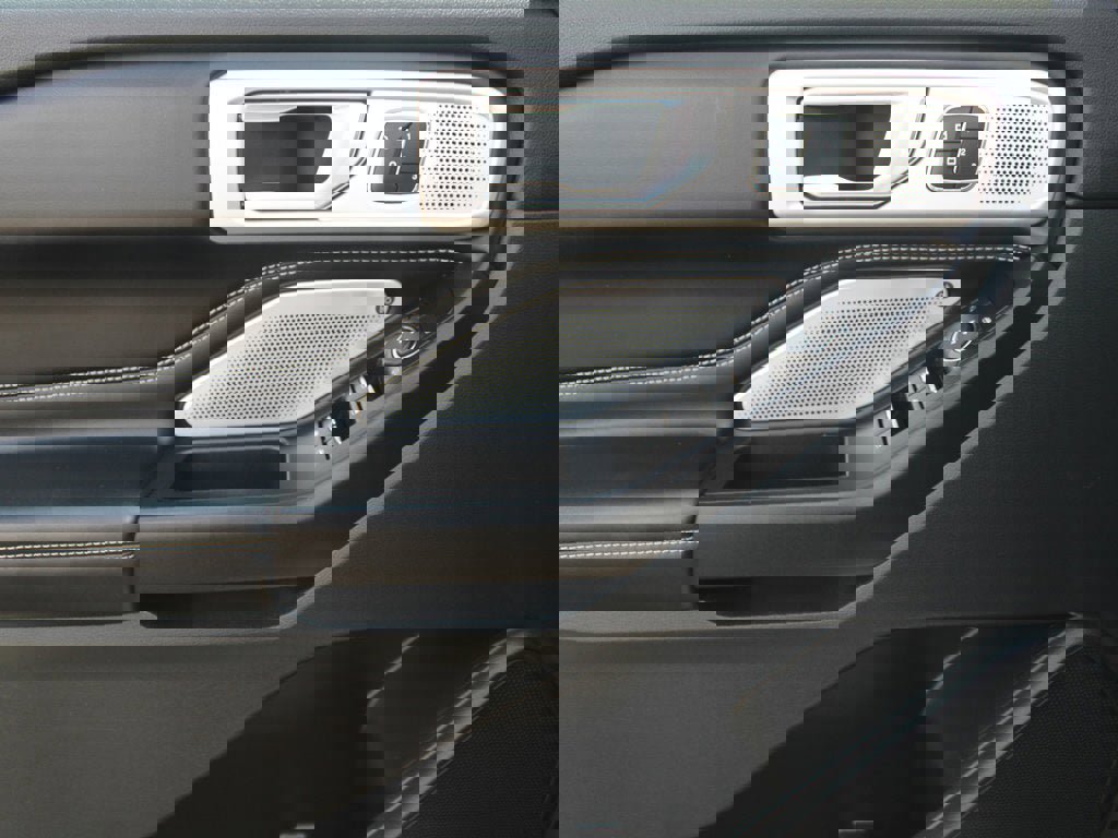 Used 2020 Ford Explorer ST w/ Premium Technology Package image 28