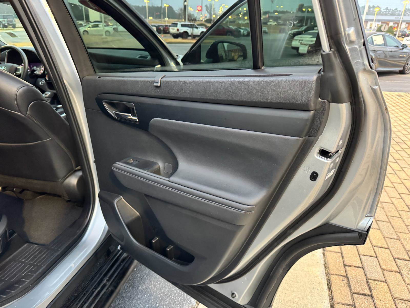 Certified 2024 Toyota Highlander XSE image 11