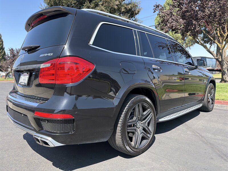 Used 2015 Mercedes-Benz GL 63 AMG 4MATIC image 12