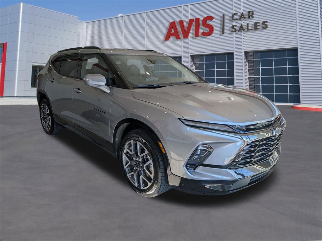 Used 2025 Chevrolet Blazer RS image 3